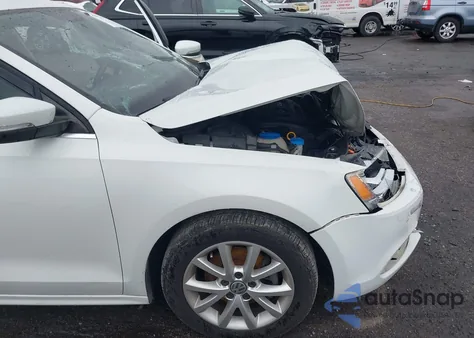 2014 Volkswagen Jetta 1.8T Se z USA, uszkodzony, nr VIN 3VWD17AJ6EM443916